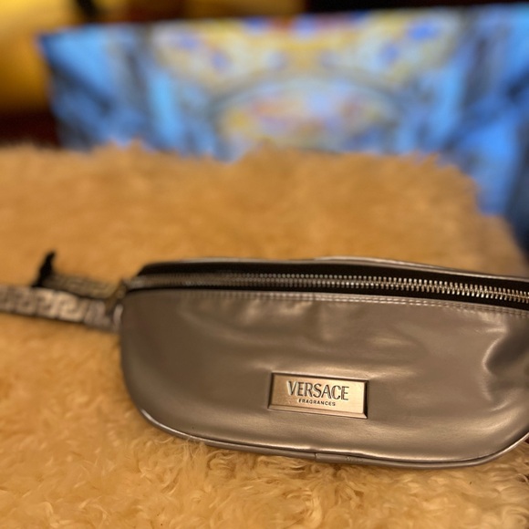 Fanny Pack Versace Adjustable Strap Good used condition!! - Picture 5 of 16